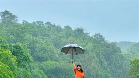 hina khan aznude|A Sneak Peek Into ‘Pluviophile’ Hina Khan’s Lonavala Vacation.